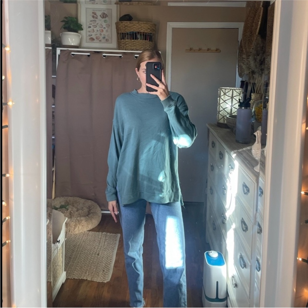 American Eagle crewneck sweatshirt